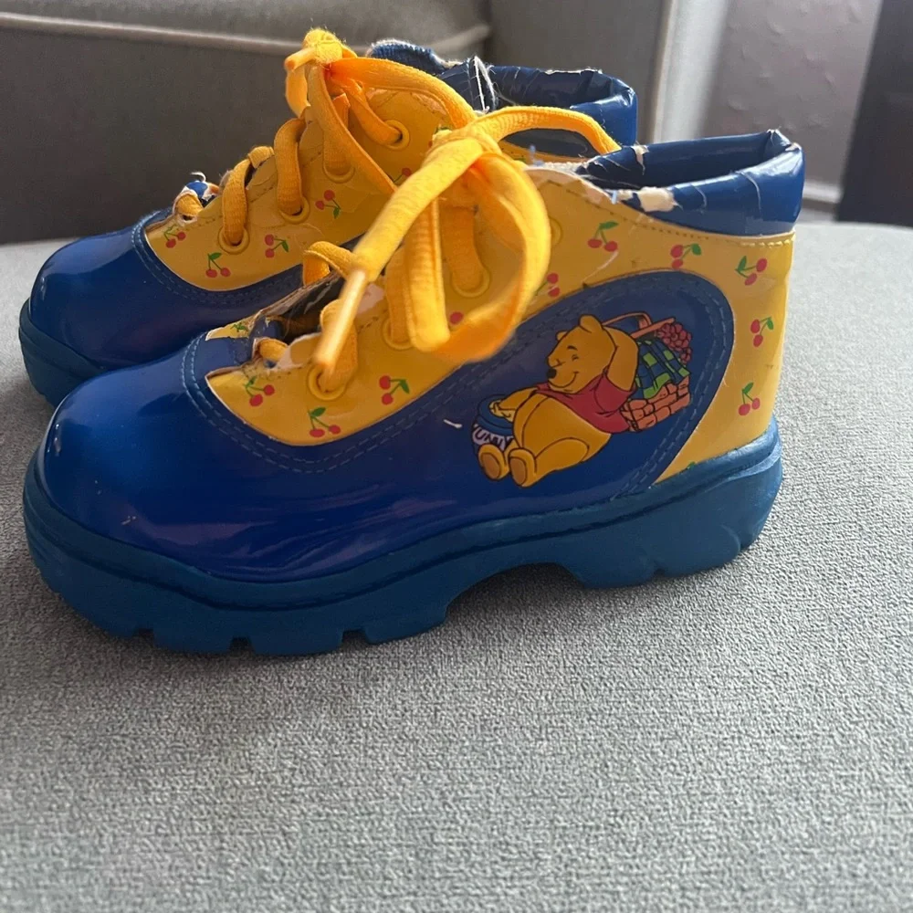 Vintage Winnie the Pooh size 9 kids boots - Picture 1 of 9